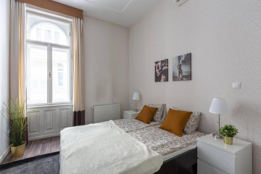 Chic, Captivating Space Near Opera House Budapest Extérieur photo